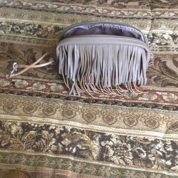 It has frills on front,zipper on top. - Picture 2 of 2